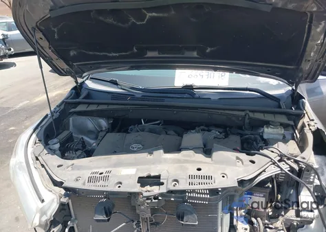 2018 Toyota Highlander Xle z USA, uszkodzony, nr VIN 5TDKZRFHXJS271758